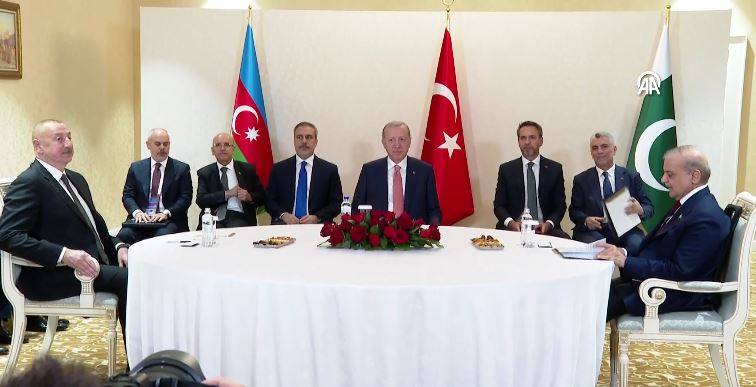 Erdoğan Aliyev ve Şerif ile üçlü toplantı yaptı 4